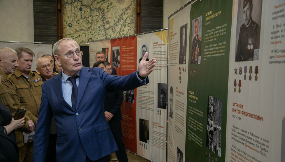 «Герои земли Тюменской»: как выставка соединила эпохи от Великой Отечественной до СВО