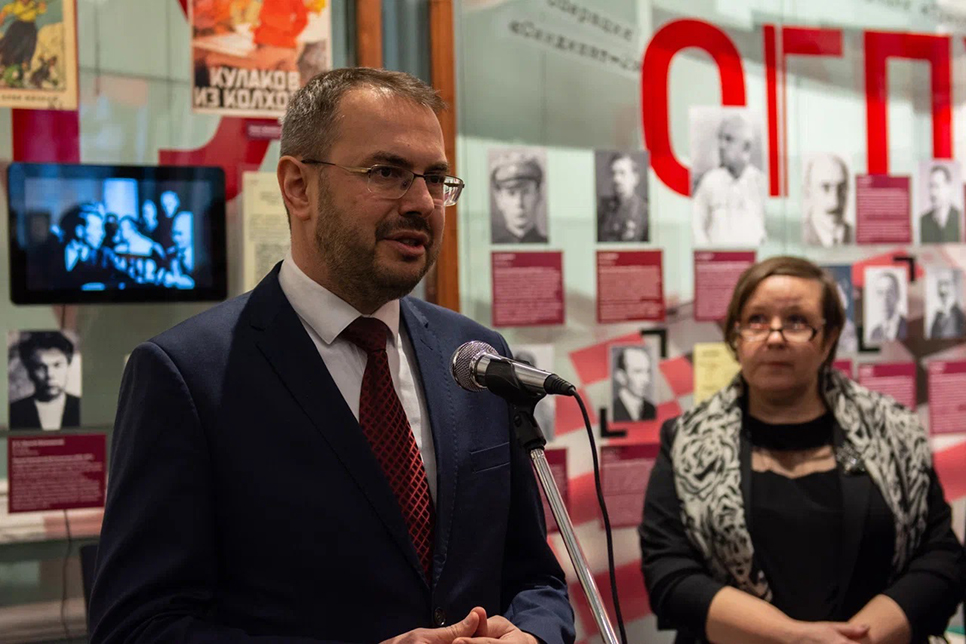 В Музее политической истории открылась выставка к 100-летию нелегальной разведки