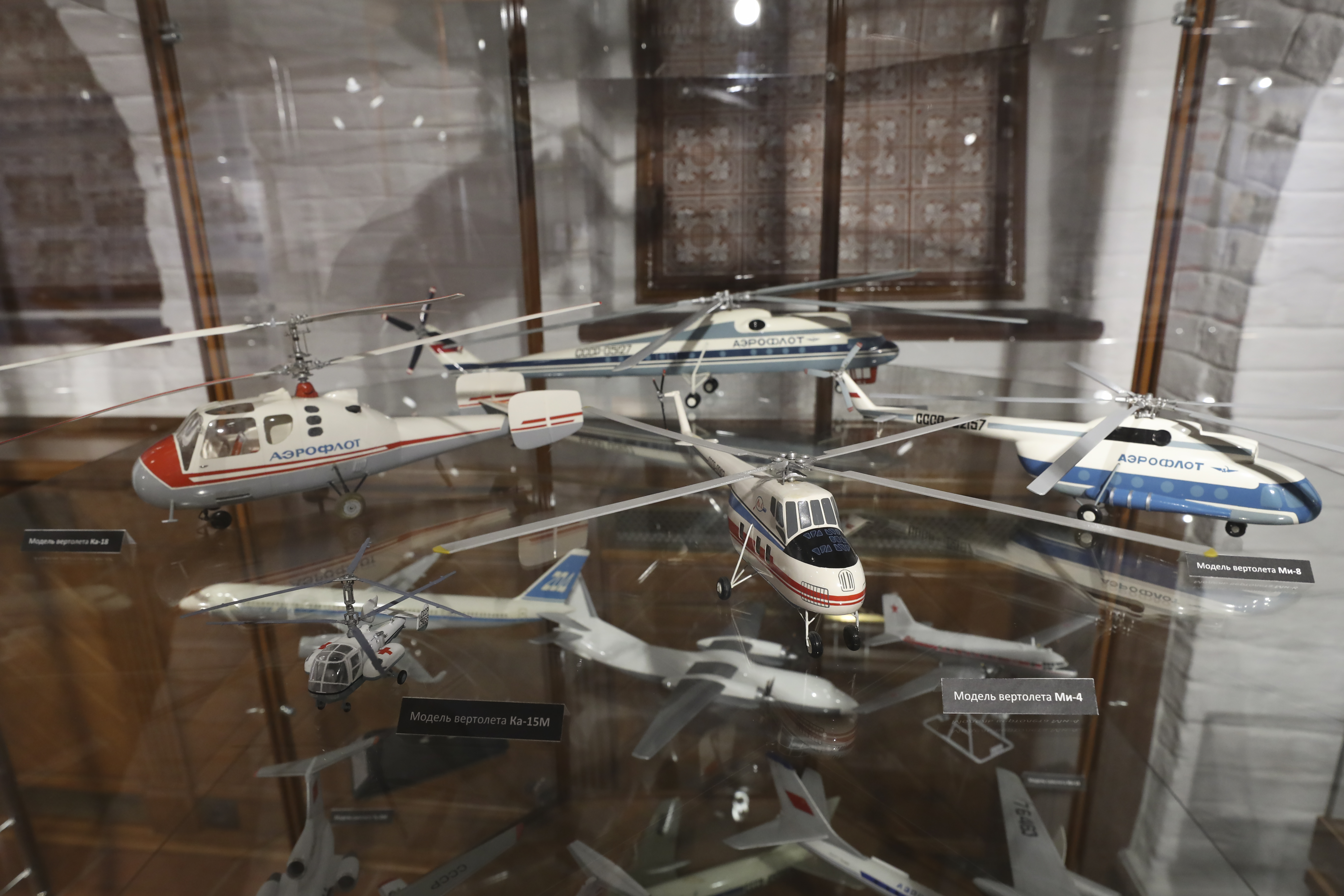 Экскурсии по выставке в Доме РИО, посвящённой отечественной гражданской авиации