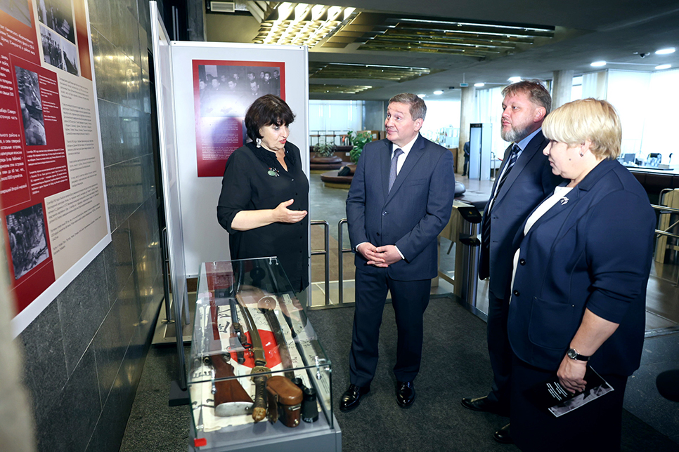 Губернатор Волгоградской области посетил выставку к юбилею окончания Второй мировой войны 