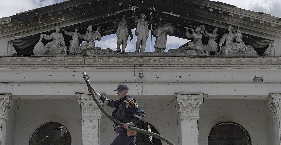 Вышла в свет художественно-документальная фотокнига «Мариуполь. Послесловие…»