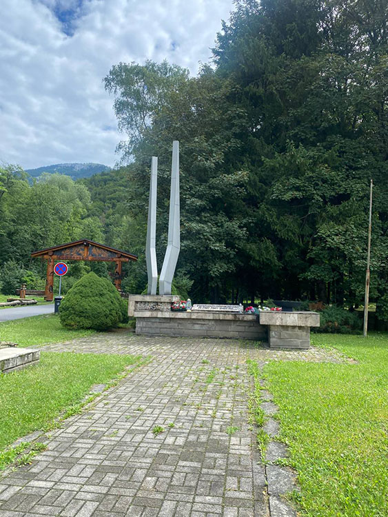 Делегация РИО посетила словацкий мемориал погибшим во Второй мировой войне