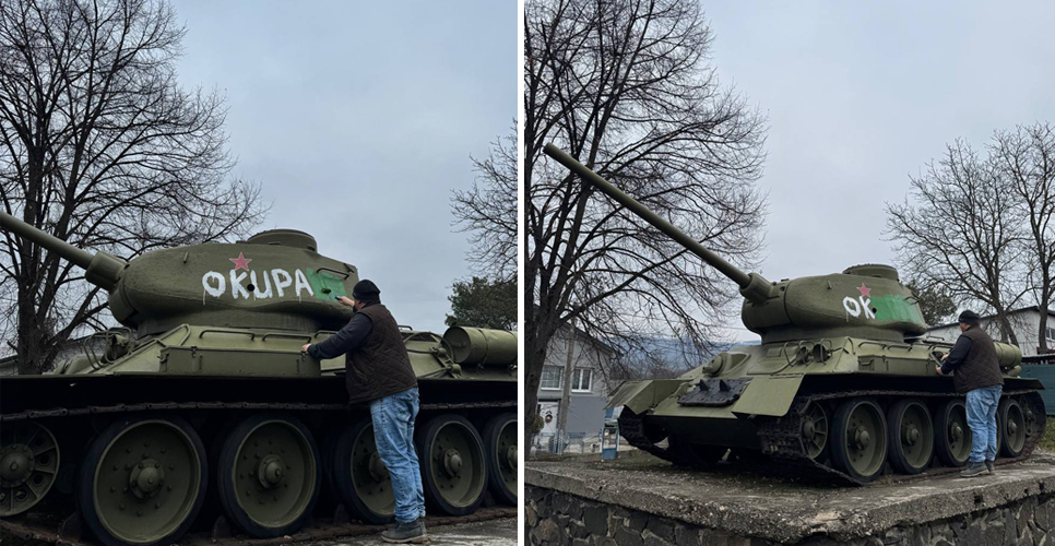 Мотоциклисты движения «Брат за брата» закрасили оскорбительную надпись на монументе в Словакии