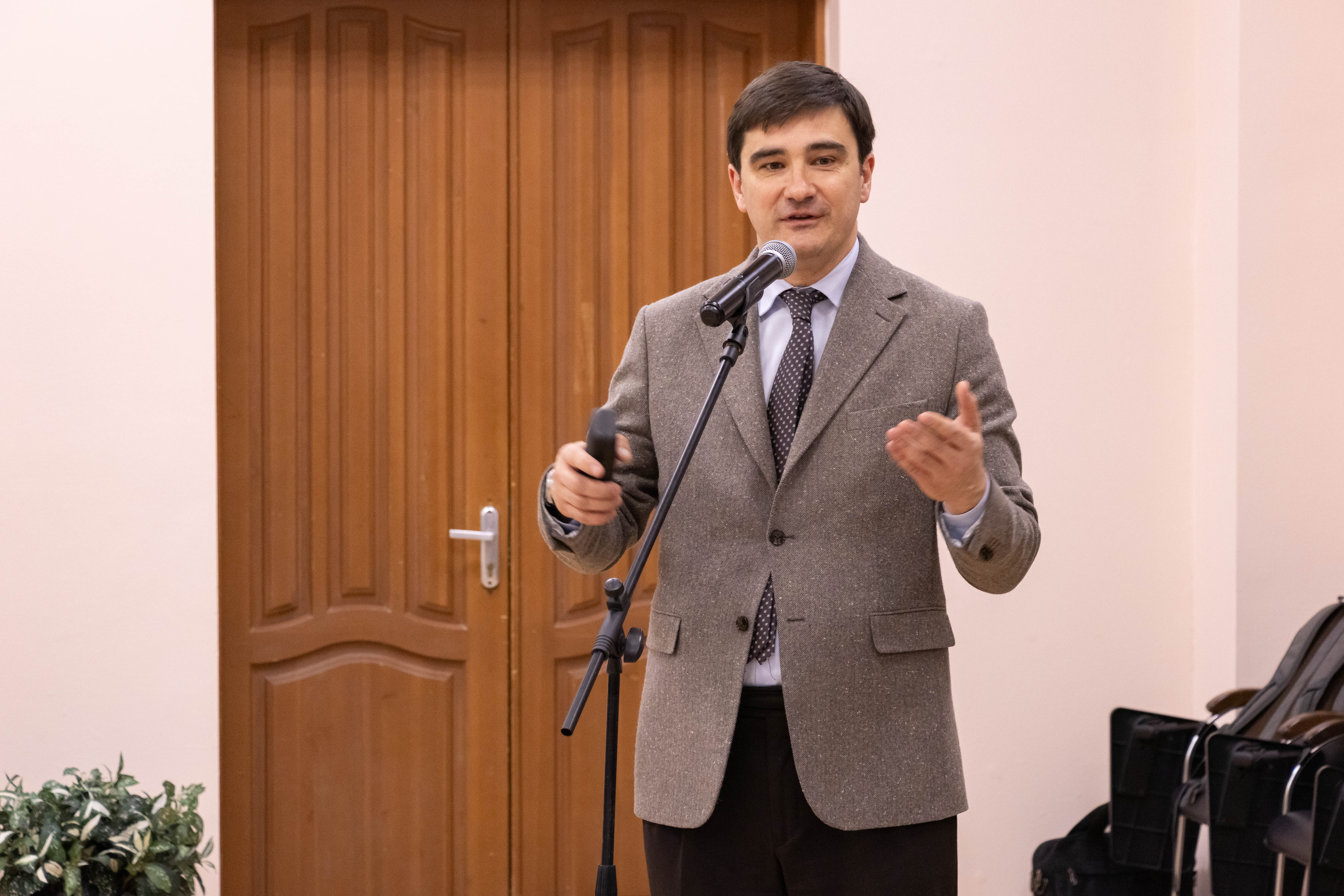 Руслан Гагкуев принял участие в открытии выставки «Чужие и СВОи. Обличия и лица» в Архангельске