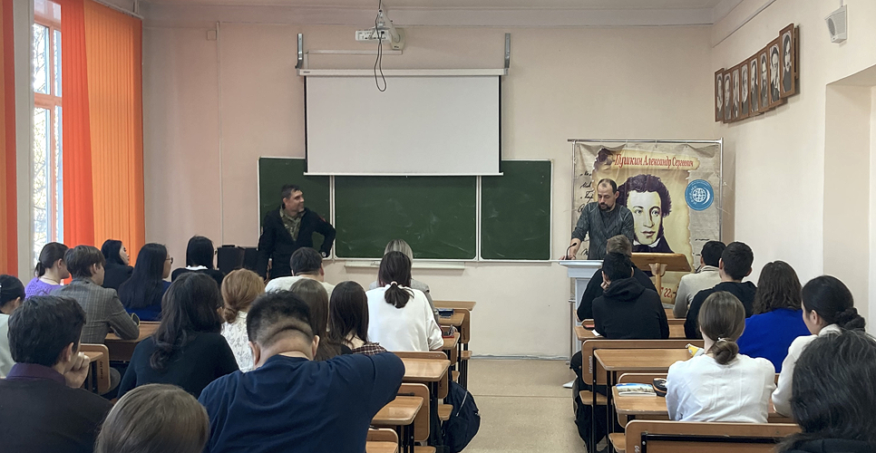В Бурятии студенты встретились с участниками автопробега «Владивосток — Луганск»