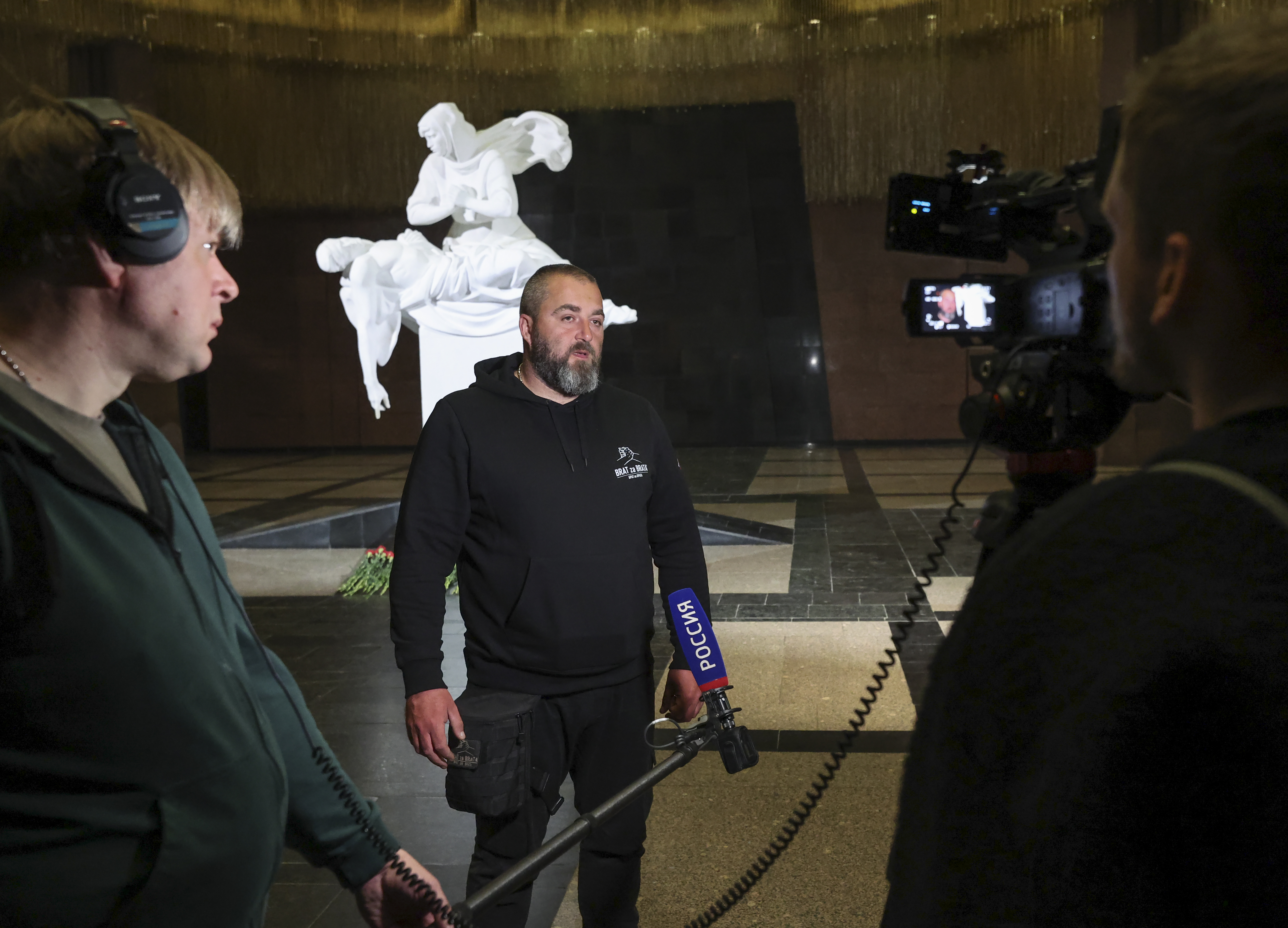 Словацкие мотоциклисты из движения «Брат за брата» возложили цветы в Музее Победы