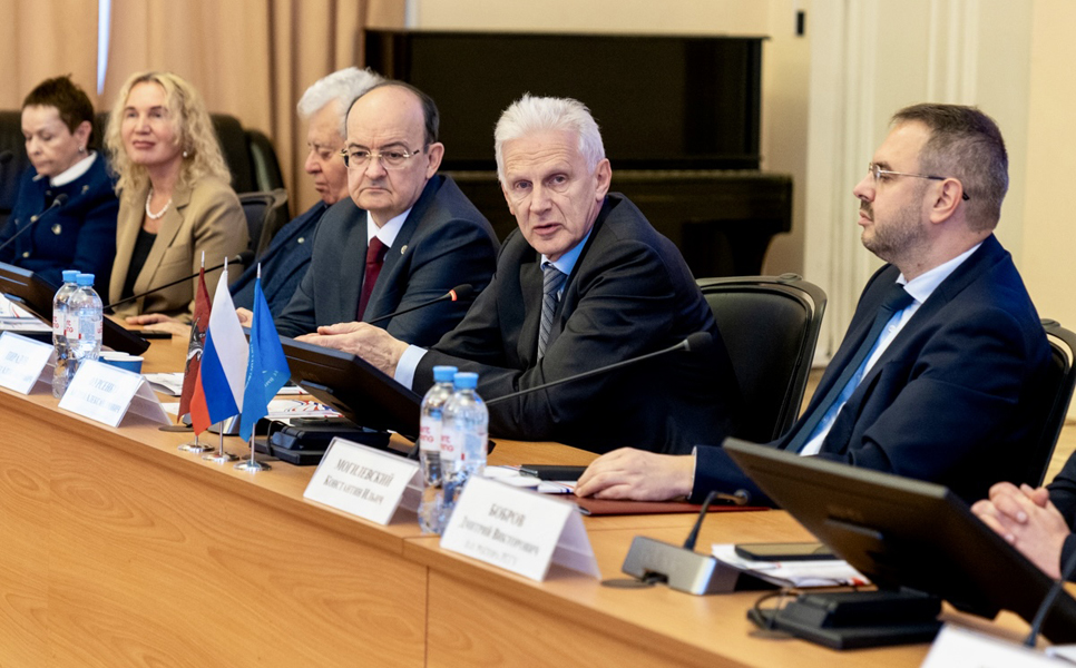 Итоги прошедшего в Мариуполе «Азовского форума развития» обсудили на конференции в РГГУ