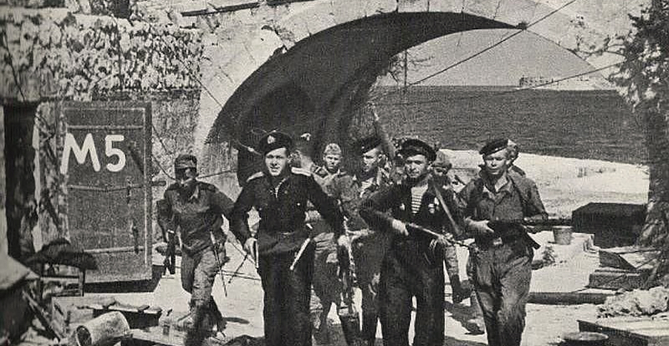 8 апреля 1944 года началась Крымская наступательная операция
