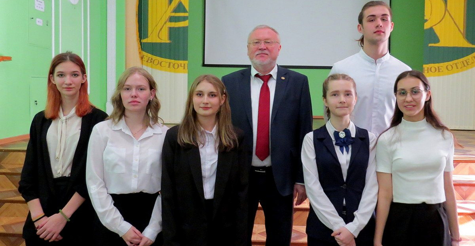 Заседание РИО в Приморском крае по случаю награждения победителей конкурса школьных сочинений