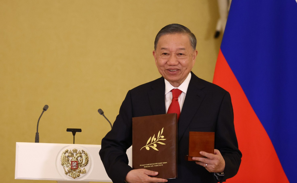 В Кремле состоялось вручение Международной премии мира имени Л.Н. Толстого