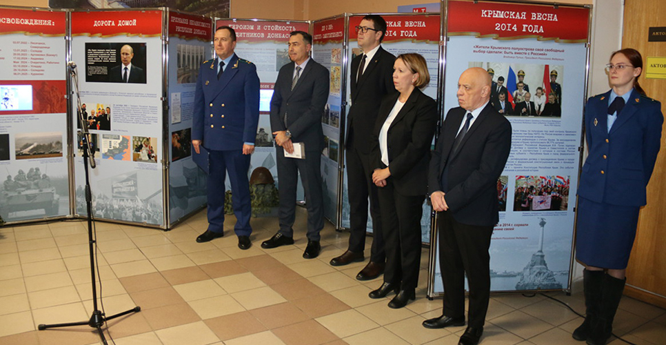 В Петрозаводске состоялось открытие выставки «Чужие и СВОи. Обличия и лица»