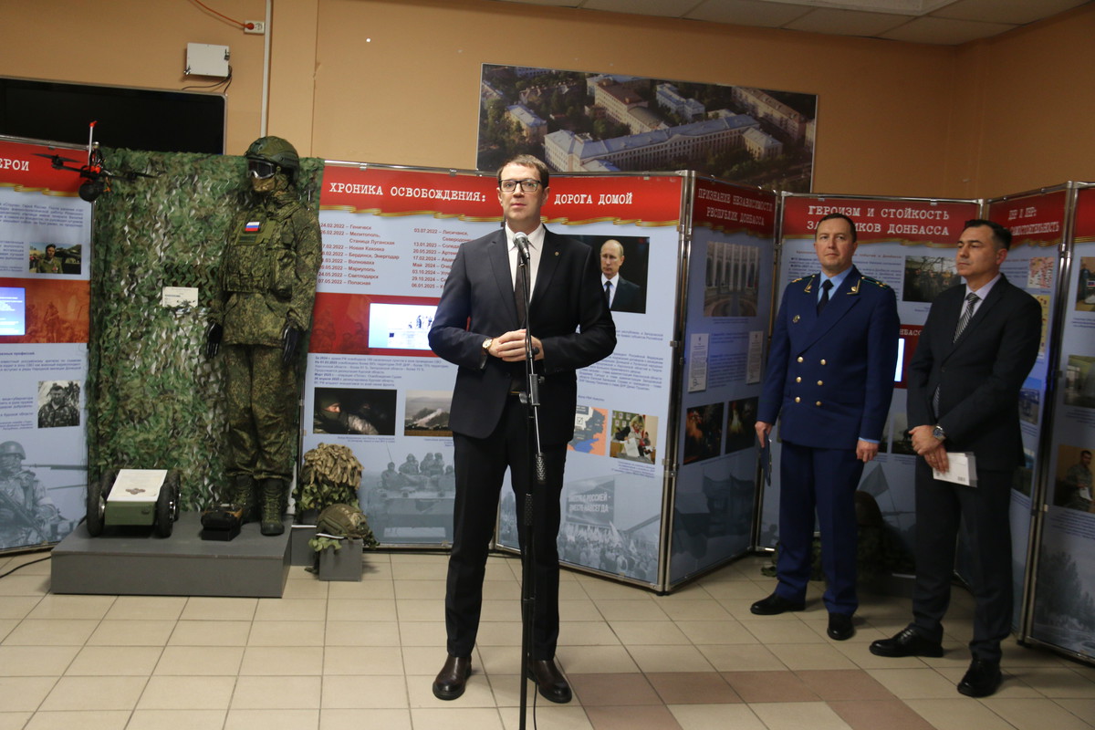 В Петрозаводске состоялось открытие выставки «Чужие и СВОи. Обличия и лица»