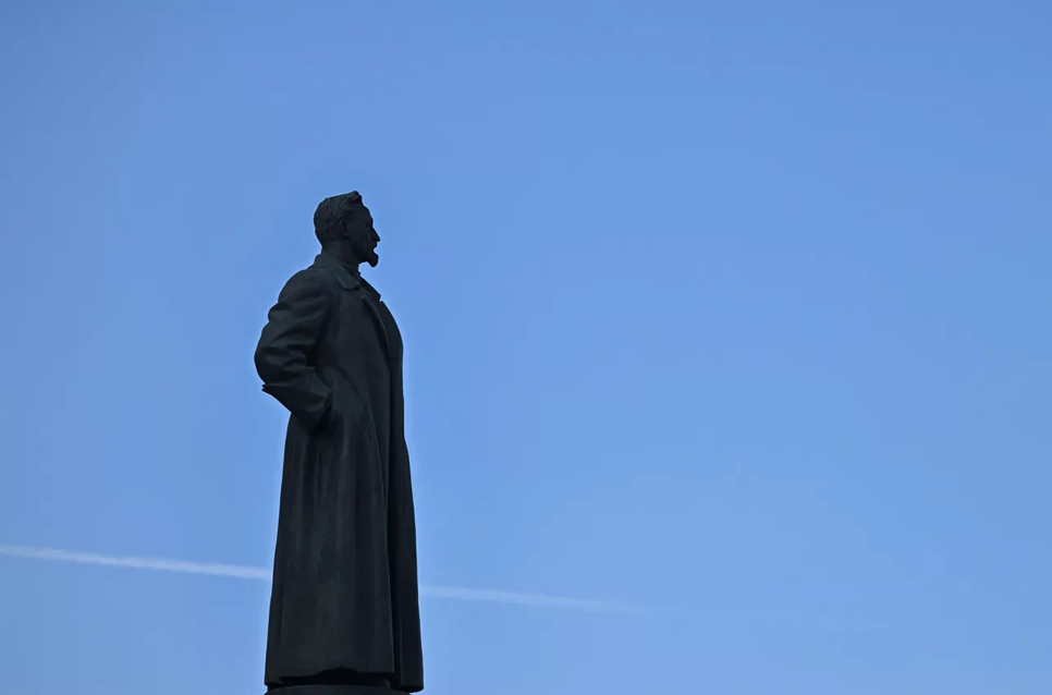 С.Е. Нарышкин открыл памятник советскому государственному деятелю Феликсу Дзержинскому