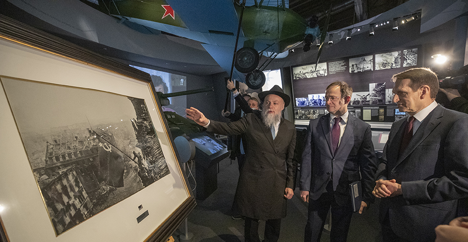 В Еврейском музее открылась выставка «Ни меры, ни названья, ни сравненья»