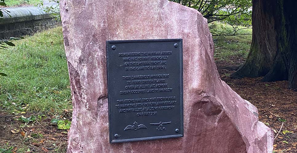 В Шотландии открыли памятник советским лётчикам