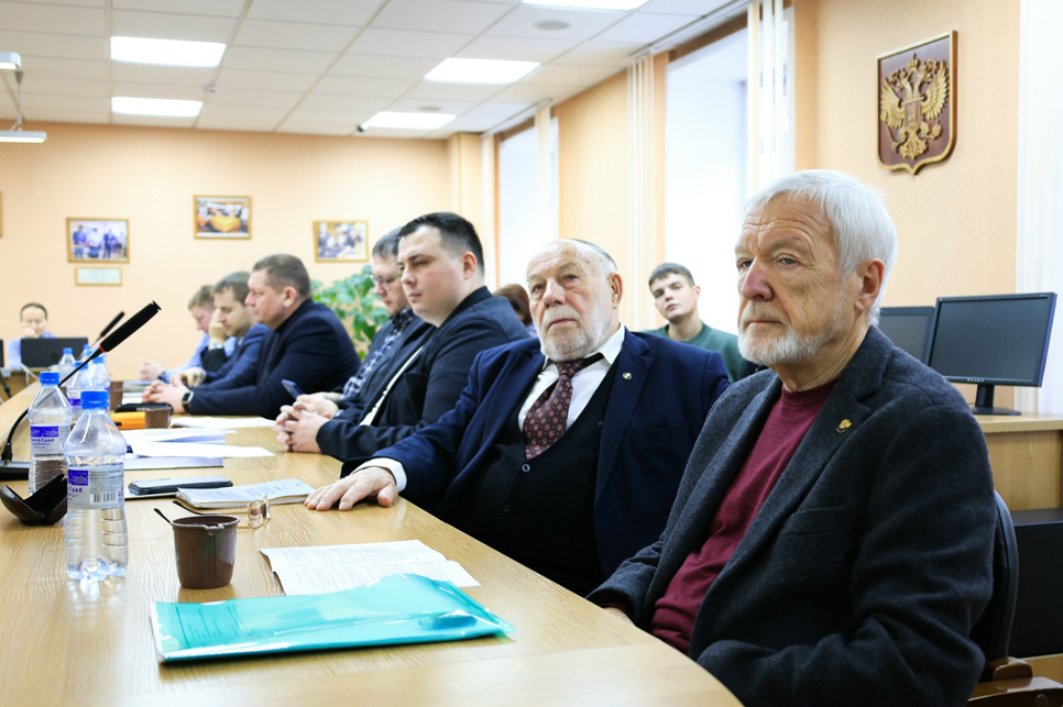 В Алтайском госуниверситете состоялся круглый стол, посвящённый 80-летию Юрия Кирюшина