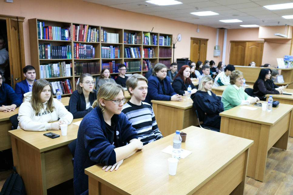 В Алтайском госуниверситете состоялся круглый стол, посвящённый 80-летию Юрия Кирюшина