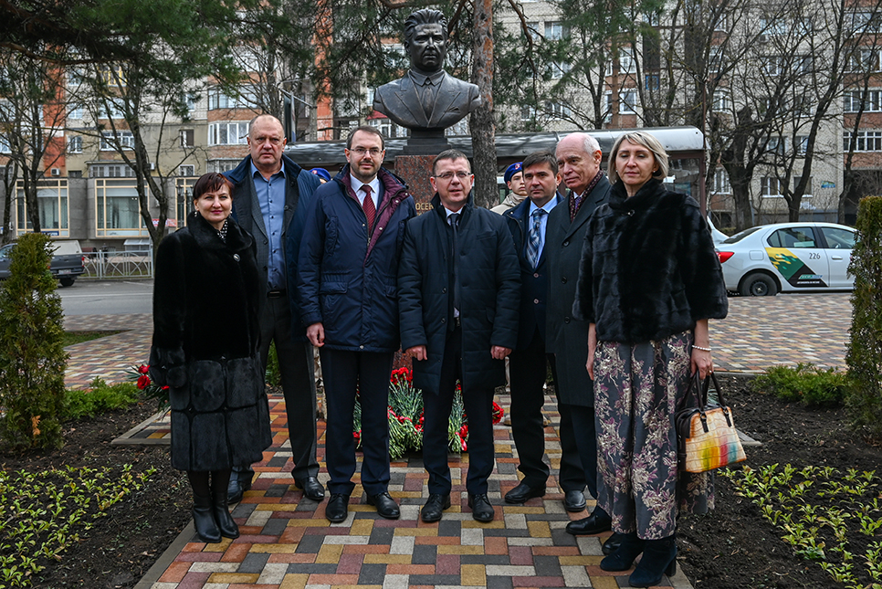 В Ставрополе открыт памятник-бюст разведчику Г. Н. Косенко