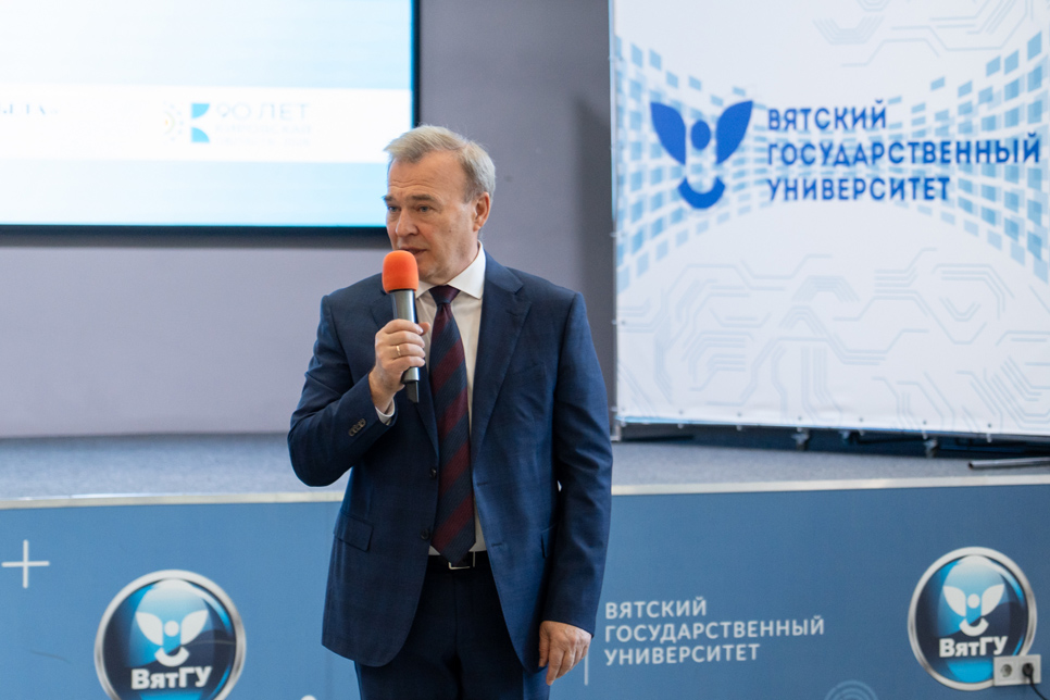 В ВятГУ открылась историко-документальная выставка об эвакуированных вузах в Кировскую область
