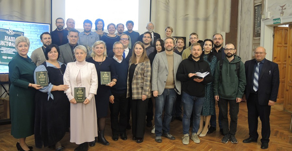 Презентация книги «Наш истфак» собрала преподавателей и выпускников ЛГПУ