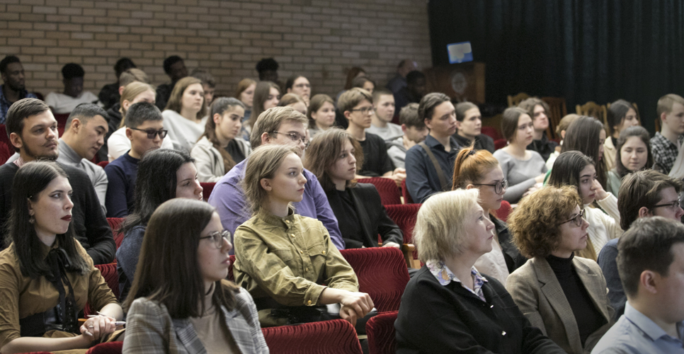Студенты-историки посетили музейный кинолекторий в Волгограде