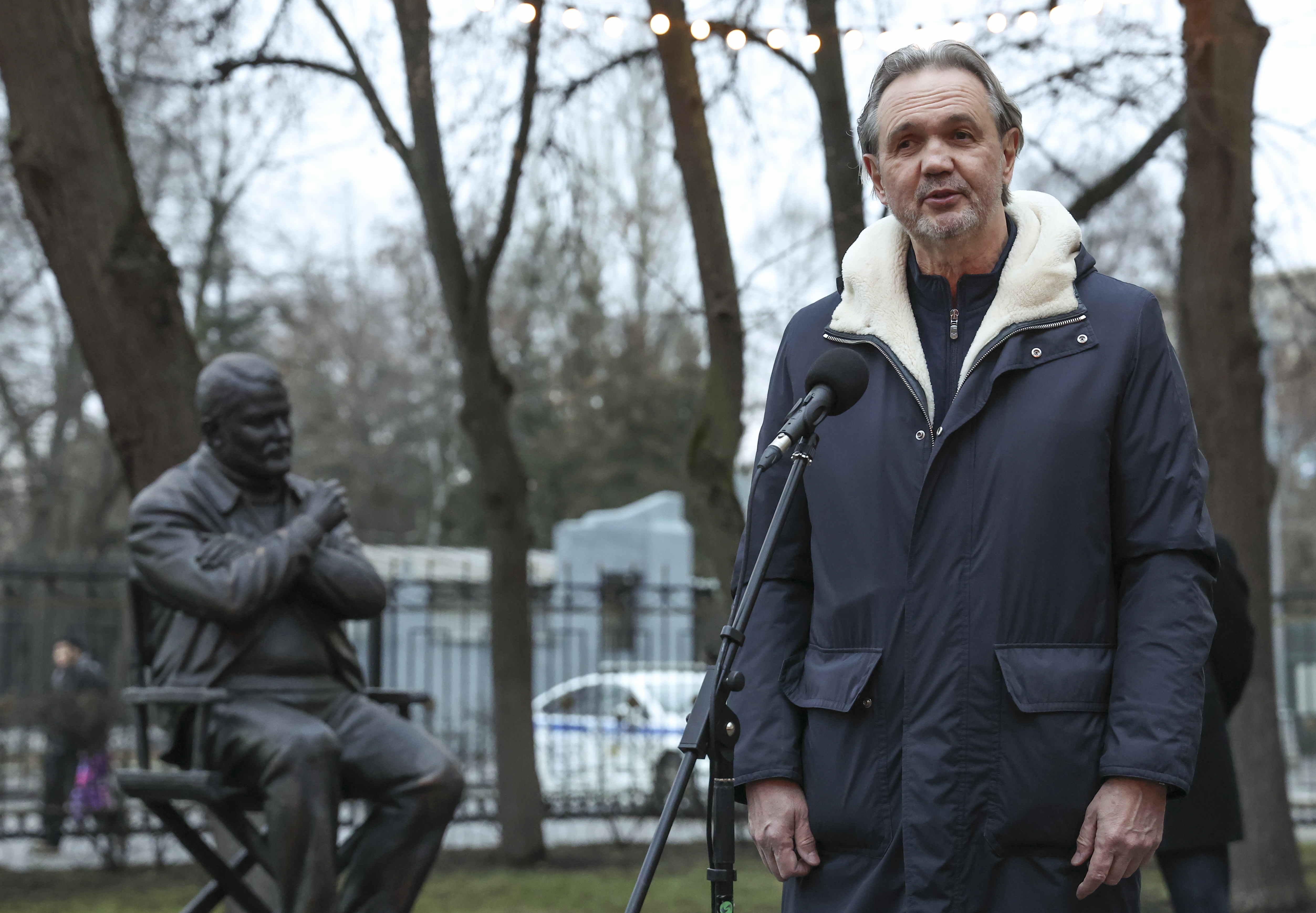 Памятник создателям «Семнадцати мгновений весны» открыли на Киностудии имени Горького