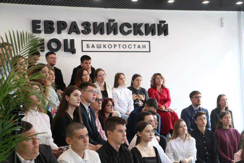 Константин Могилевский встретился с башкирскими студентами и молодыми учёными