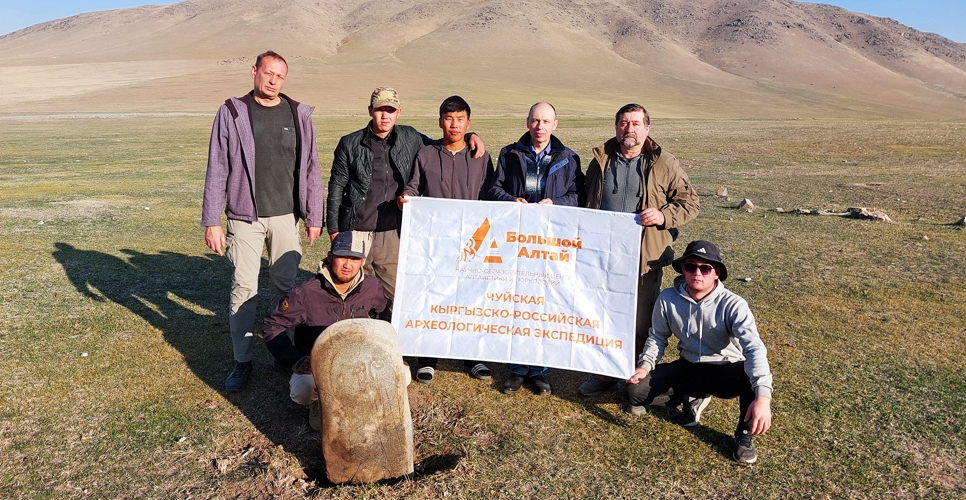 Археологи Большого Алтая обнаружили в Кыргызстане древний женский облик в камне