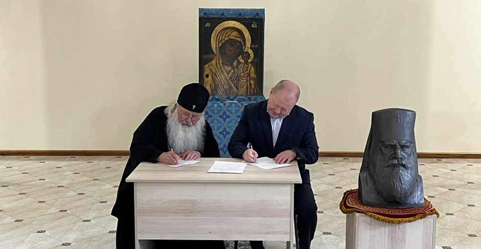 Орловский университет имени И. С. Тургенева передал Музею Орловской епархии бюст митрополита Флавиана