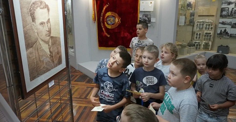 В Белгороде открылась выставка, посвящённая 100-летию советского поэта Виталия Буханова
