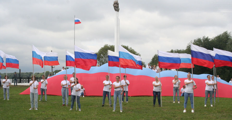 В селе Дединово прошло торжественное празднование Дня Российского флага