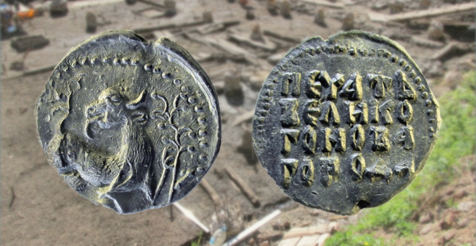 Спрятанные под бетоном: в Новгороде найдены берестяные грамоты, боярские печати и монеты XV века