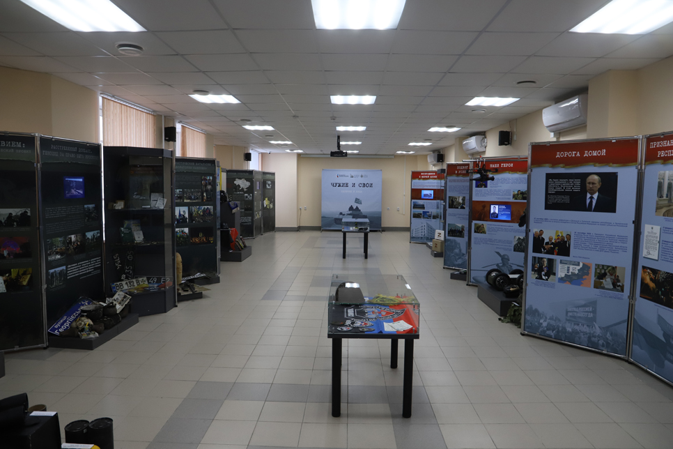 В Марий Эл состоялось открытие выставки «Чужие и СВОи. Обличия и лица»