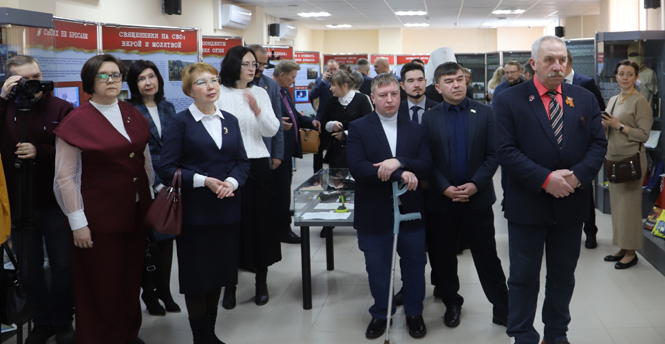 В Марий Эл состоялось открытие выставки «Чужие и СВОи. Обличия и лица»