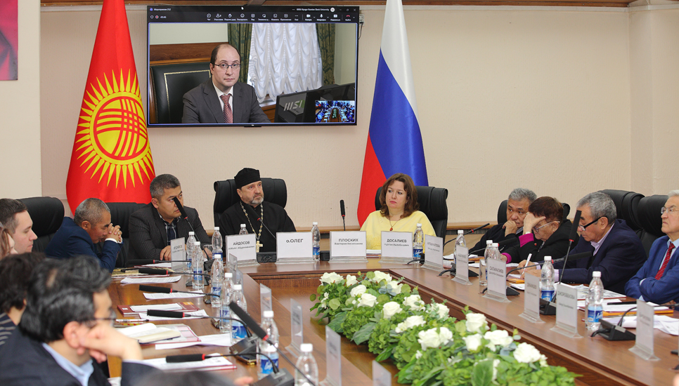 В Русском доме в Бишкеке представили иллюстрированную историю отношений России и Кыргызстана и обсудили роль истории в межгосударственных отношениях