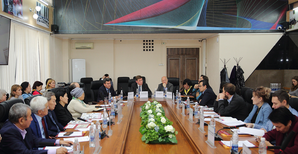 В Русском доме в Бишкеке представили иллюстрированную историю отношений России и Кыргызстана и обсудили роль истории в межгосударственных отношениях