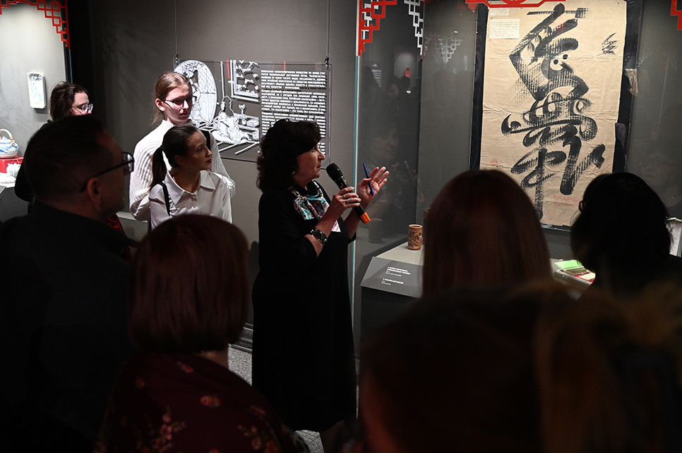 В Хабаровском краевом музее отрылась выставка «Китай: искусство во всём»