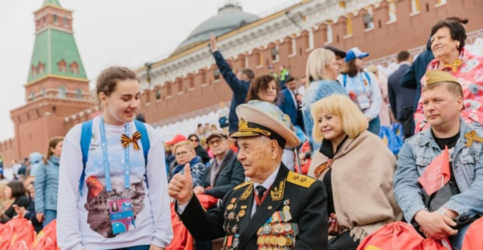 Волонтёры смогут стать соорганизаторами Парада Победы на Красной площади