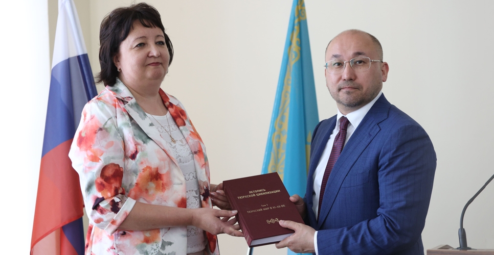 Развитие сотрудничества на Большом Алтае: в АлтГУ посол Казахстана встретился со студентами