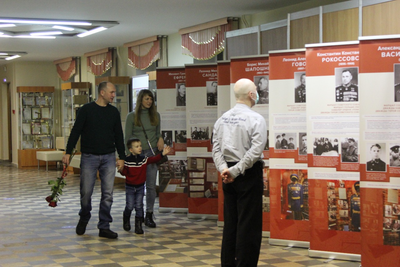 Встречи с историками и передвижные выставки