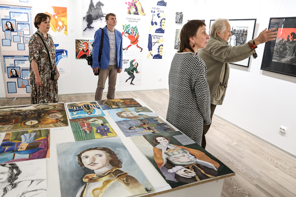 В СПбГУ открылась выставка творческих работ студентов «Пётр Великий»