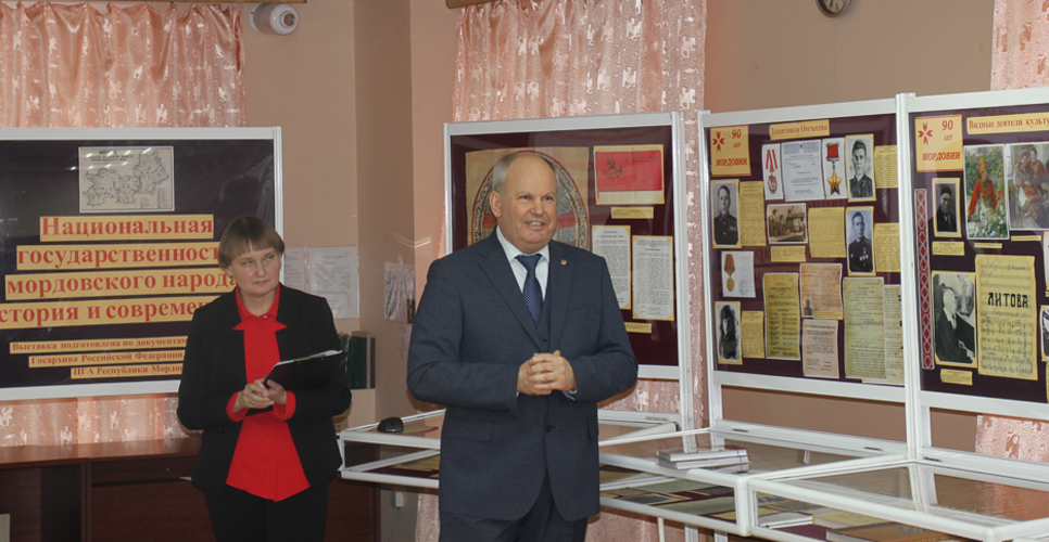 Состоялось открытие выставки, посвященной 90-летию Мордовской автономии