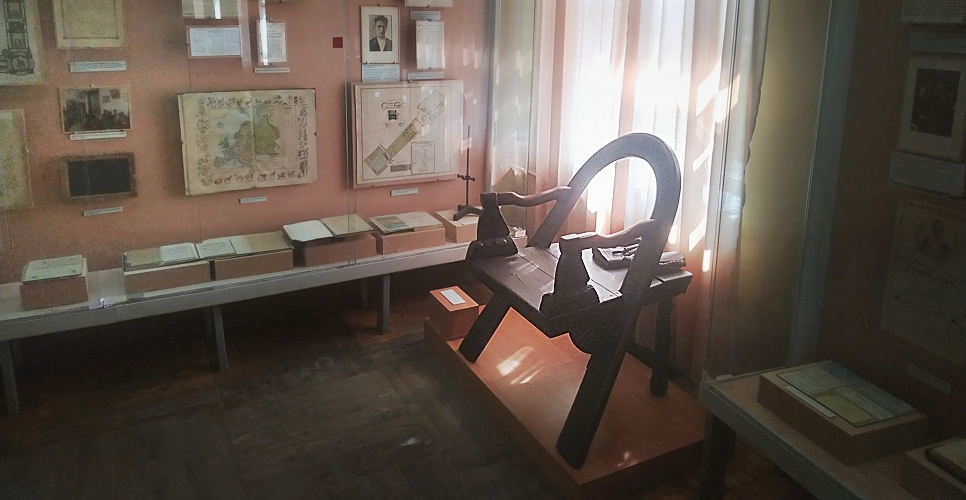 В Саратовском краеведческом музее отреставрировали уникальное кресло