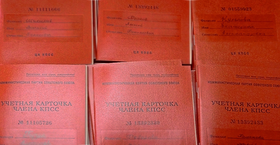 В саратовский архив переданы брошенные партийные документы