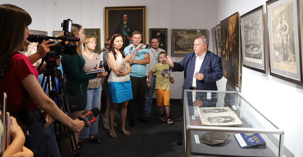Выставка уникальных гравюр Петровской эпохи открылась в Музее-заповеднике