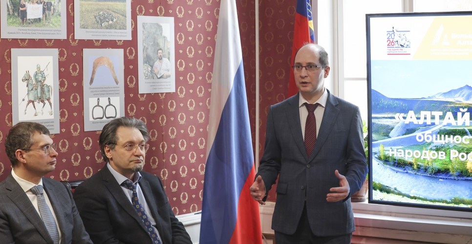 Руслан Гагкуев принял участие в открытии выставки в Представительстве Алтайского края