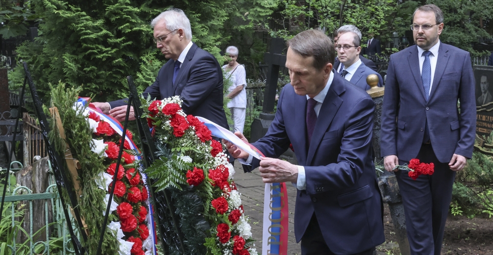 Сергей Нарышкин возложил цветы к захоронению лётчиков полка «Нормандия – Неман»