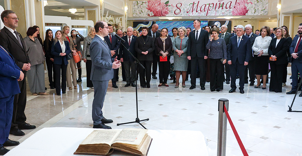 В Совете Федерации прошло открытие выставки проекта «Сенатские чтения»