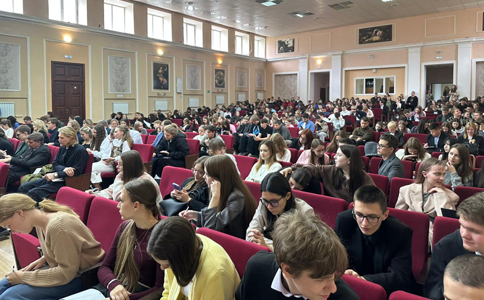 В Хабаровске обсудили духовные основы российского государства в Год защитника Отечества