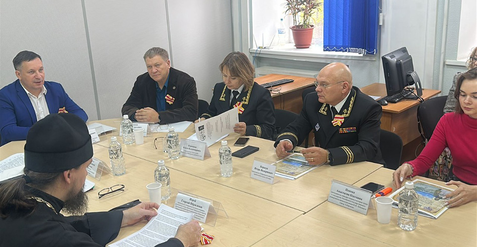 В Хабаровске обсудили духовные основы российского государства в Год защитника Отечества